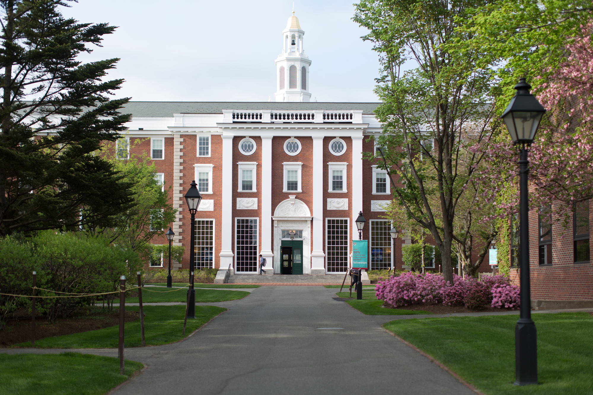 University school. Гарвардский университет (Harvard University). Институт Гарвард в США. Школа Гарвард. Гарвардский университет Harvard University США внутри.