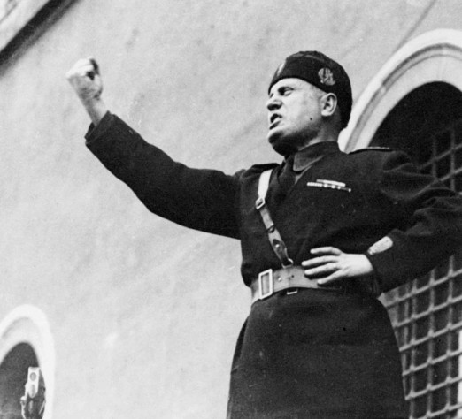 Выступление Муссолини на митинге