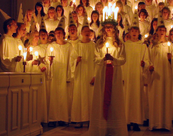 Празднование дня Святой Люсии в Швеции.