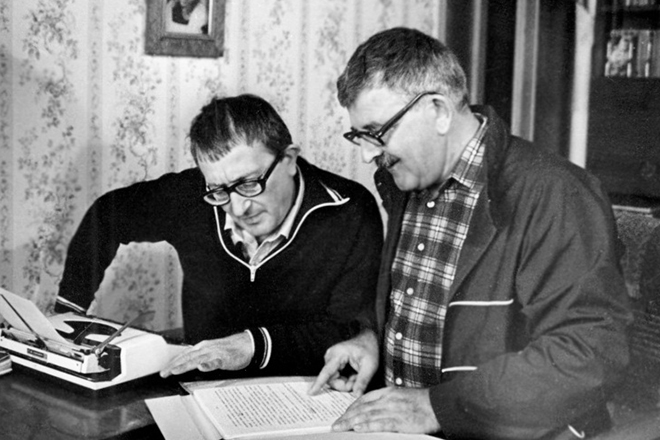 Борис Натанович (слева) и Аркадий Натанович (справа).