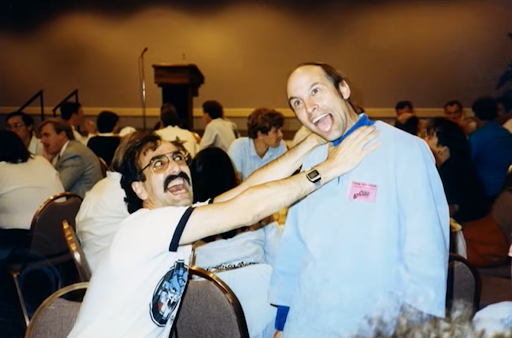 Фото Ноа Фальштейна (слева) и Криса Кроуфорда (справа), которое Брайан сделал на одной из конференции разработчиков. Именно тогда Ноа и предложил Мориарти место в LucasFilms Games.