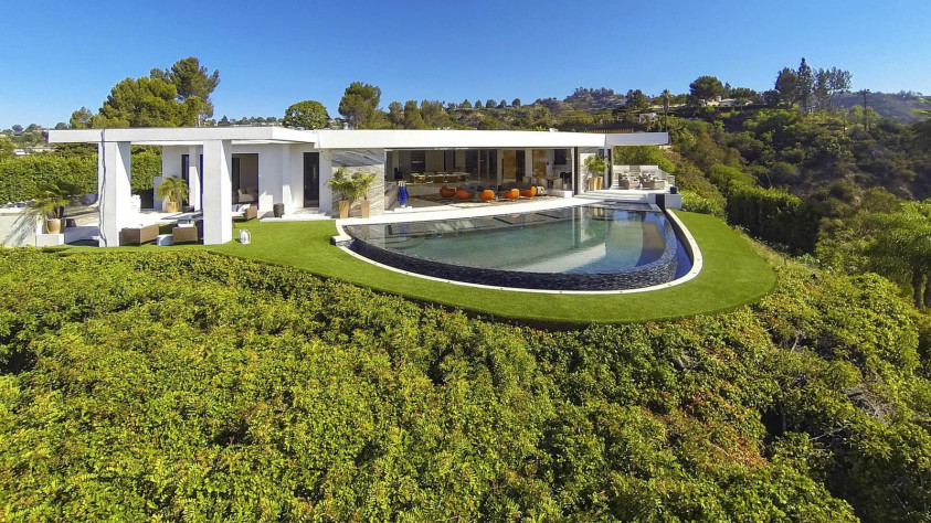 За этот дом в Беверли-Хиллз Нотч отдал $70 миллионов — но счастье, похоже, не купишь.