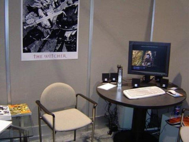 Стенд игры включал один компьютер с демонстрационной версией