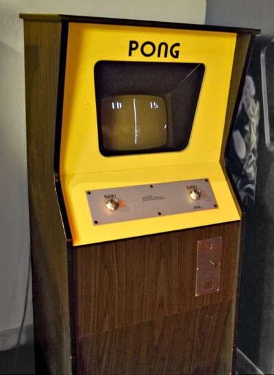 Классический аркадный автомат с&nbsp;«Pong»
