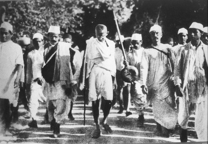 Махатма Ганди повёл своих сторонников в Соляной поход,&amp;nbsp;12 марта 1930 г.