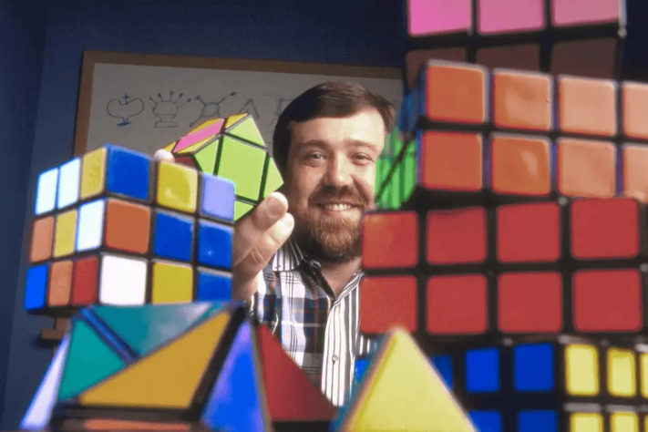 Пажитнов с вариациями Кубика Рубика