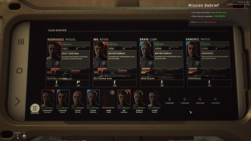Главный экран: нужно выбрать четырёх оперативников из доступных восьми (на данный момент)