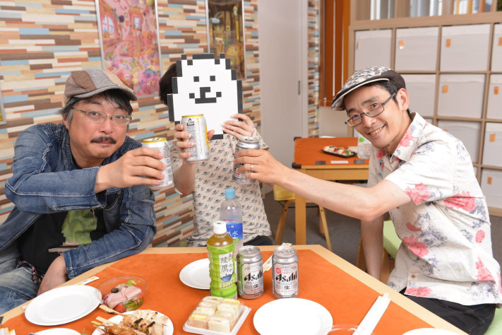 Фотография Йоширо, Тоби и ZUN&#039;a с интервью.