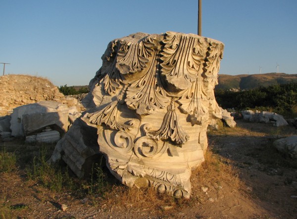 Руины храма Адриана в Кизике