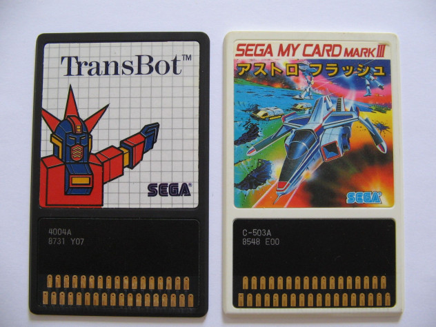 Слева&amp;nbsp;— европейская Sega Card, справа&amp;nbsp;— японская MyCard.