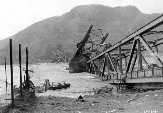 Разрушенный мост