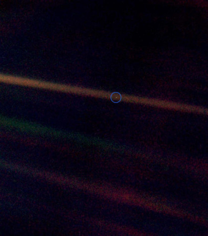 Снимок Земли, сделанный Вояджером-1 в&amp;nbsp;1990 году, с&amp;nbsp;расстояния примерно 6&amp;nbsp;млрд. километров