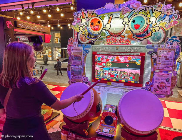 Ну, хоть в&amp;nbsp;местные аркады поиграли. Физическая версия Taiko no&amp;nbsp;Tatsujin&amp;nbsp;— это нечто. Со&amp;nbsp;стороны не&amp;nbsp;сфоткал, поэтому вот вам картинка из&amp;nbsp;интернета.