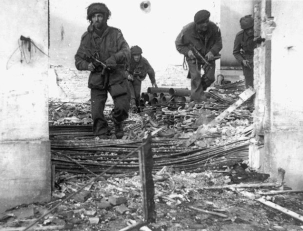 Британские бойцы в&amp;nbsp;Остербеке. Битва при Арнеме. сентябрь 1944 год.&amp;nbsp;