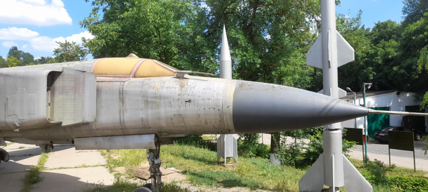 Носовая часть МиГ-23