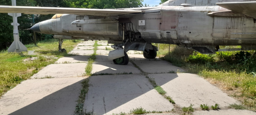Левая сторона МиГ-23