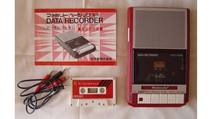 Магнитофонный рекордер Famicom Data Recorder