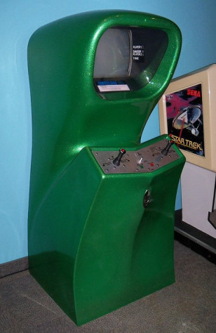 Автомат Computer Space для двух игроков.