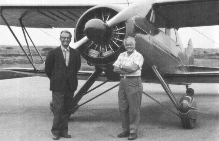 Билл Наттинг (слева) со&amp;nbsp;своим бипланом Waco SRE в&amp;nbsp;мае 1972 года.
