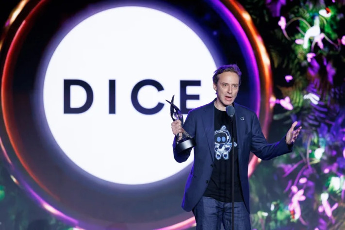 Дусе во&amp;nbsp;время D.I.C.E. Awards 2025.