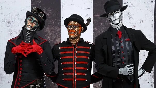 Steam Powered Giraffe (SPG) — музыкальный проект с элементами пантомимы, основанный в Сан-Диего, Калифорния, США в 2008 году.Группа исполняет музыку в жанрах стимпанк, кабаре, рок-музыка, фолк-музыка.