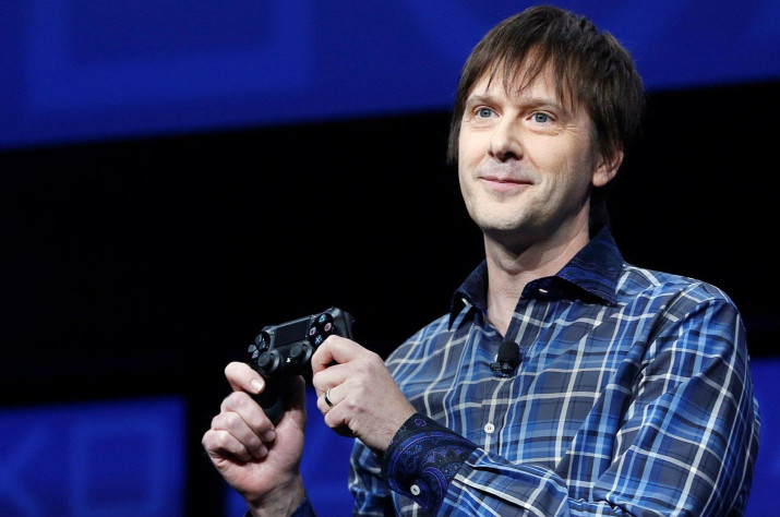 Так мир познакоиисял с&amp;nbsp;обновленным геймпадом и&amp;nbsp;архитектором PlayStation 4&amp;nbsp;Марком Церни.